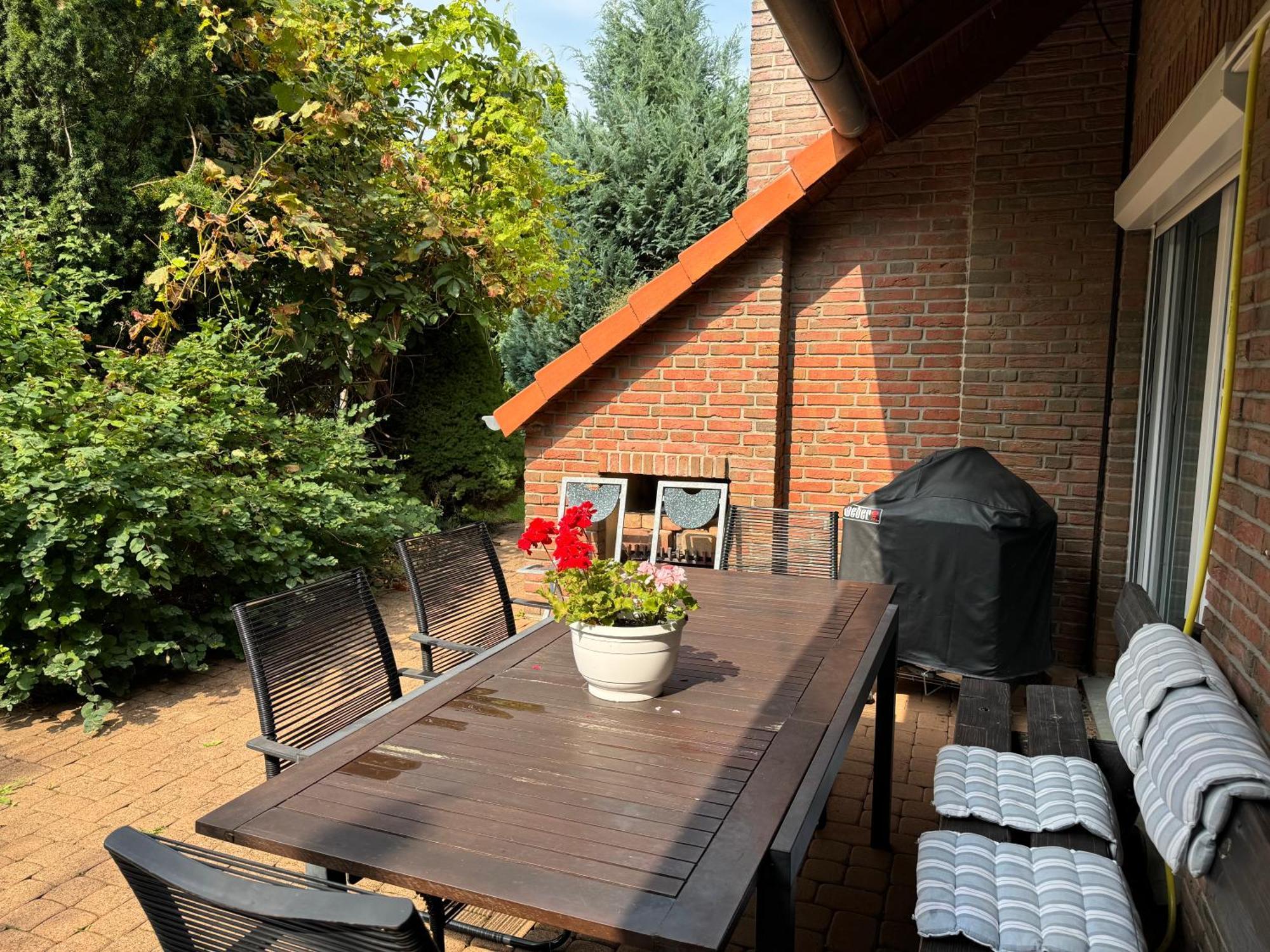 Modern House Gehrden Auf 2 Etagen, Nice Garten, Barbecue, Contactless Check-In, Free Parking Buitenkant foto