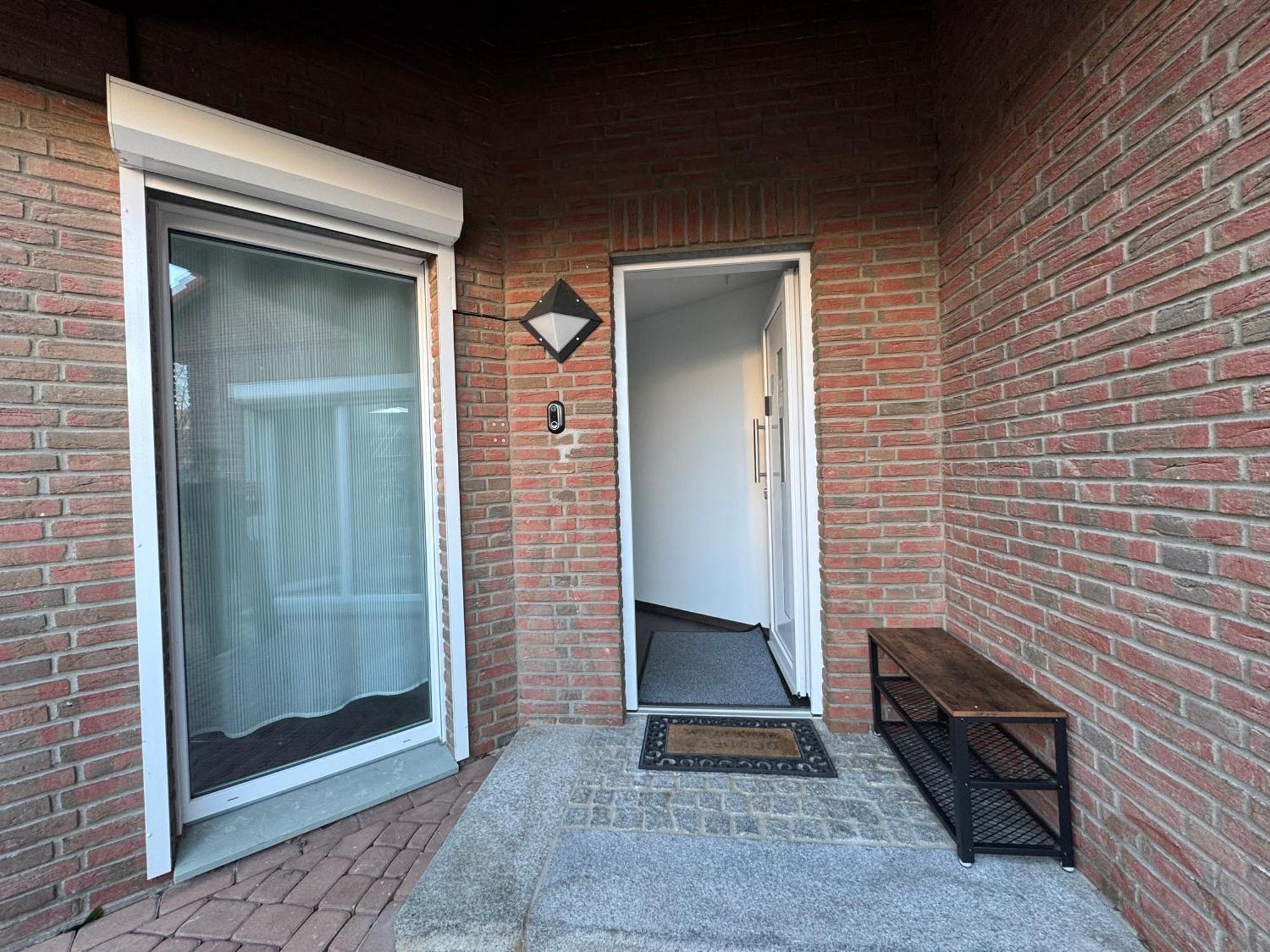 Modern House Gehrden Auf 2 Etagen, Nice Garten, Barbecue, Contactless Check-In, Free Parking Buitenkant foto